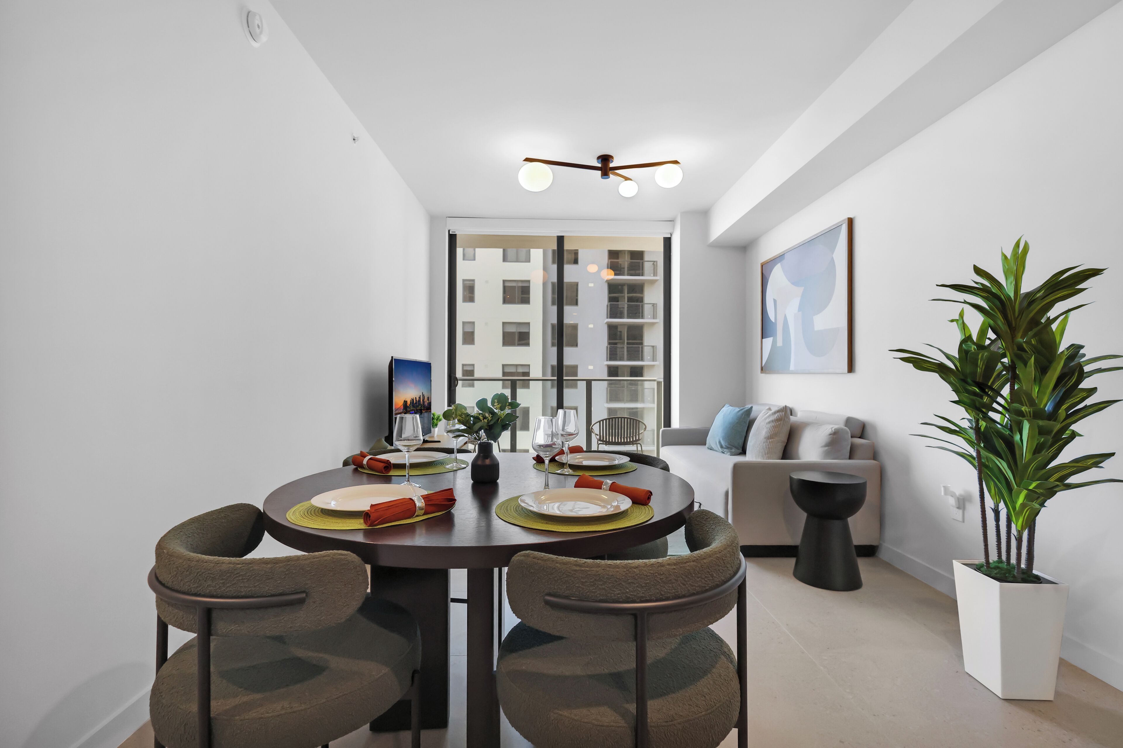 Luxury Suite, Balcony, City View | In-room dining