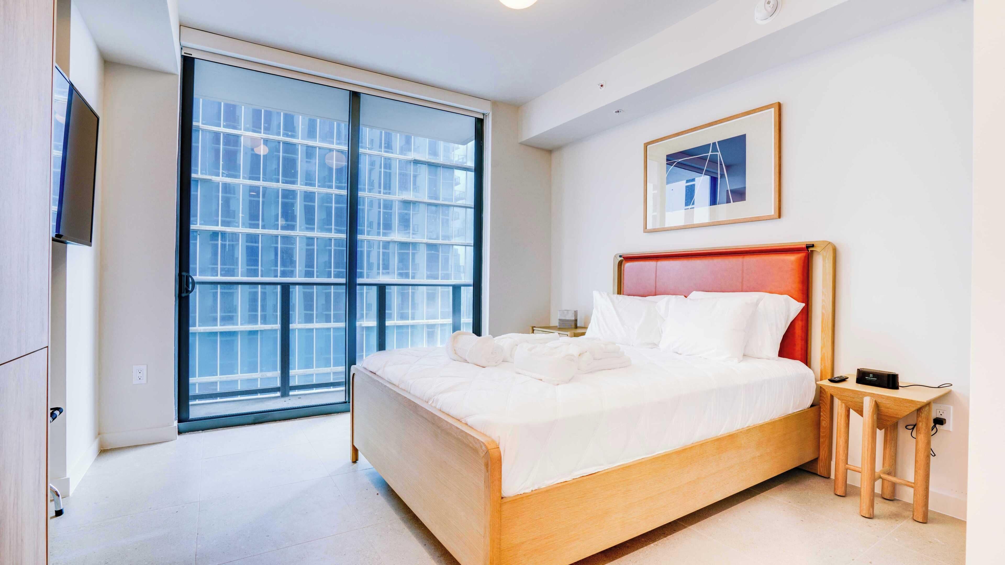 City Studio Suite, 1 Queen Bed, Balcony, City View | Egyptian cotton sheets, premium bedding, down comforters