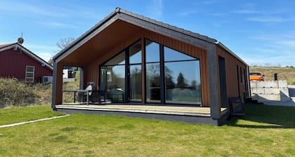 Modern Scandinavian house with sauna, hot tub & sea view for 8 people