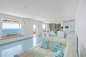 TV - AMORE RENTALS-Villa Lantana-Nature Oasis with Panoramic Jacuzzi near Amalfi (Massa Lubrense)