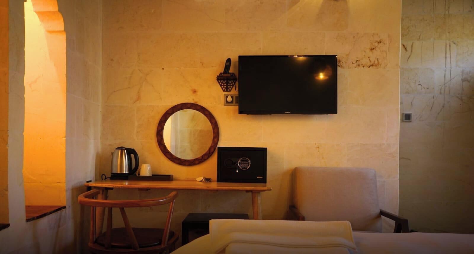 Comfort Double Room Single Use | Egyptian cotton sheets, premium bedding, free minibar, desk