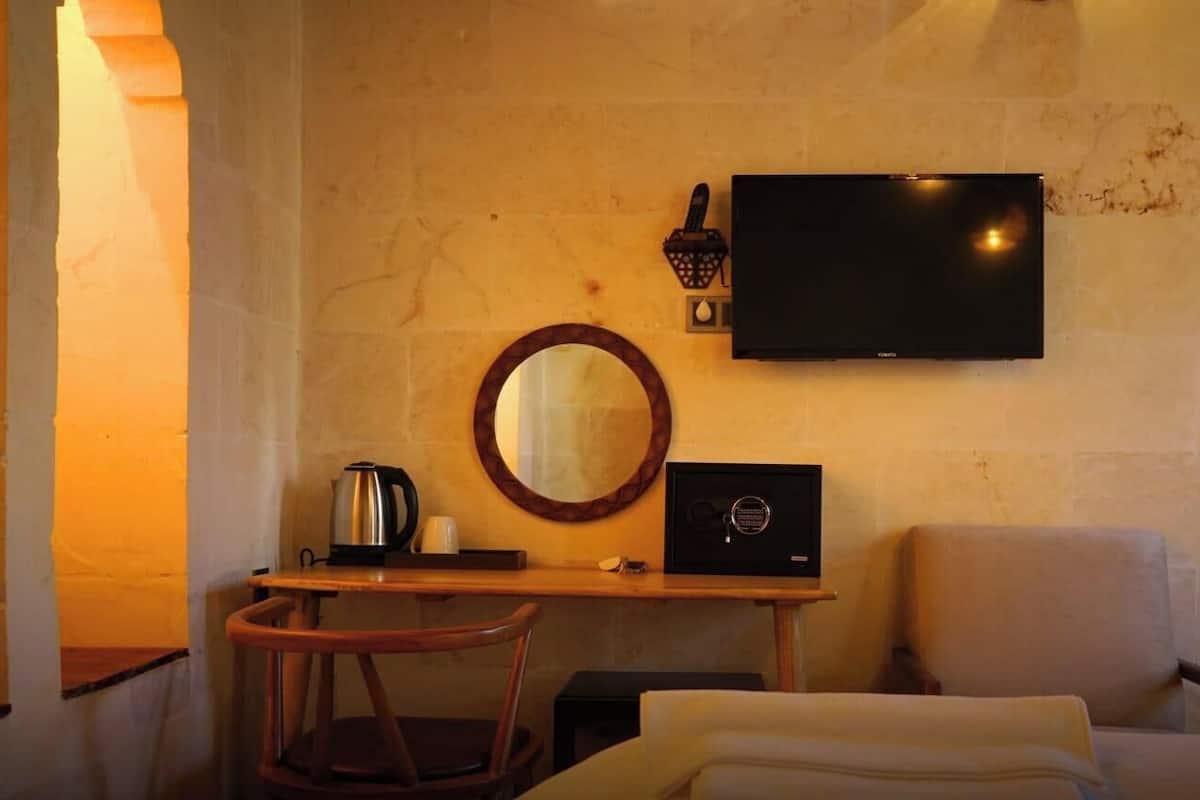 Comfort Double Room Single Use | Egyptian cotton sheets, premium bedding, free minibar, desk