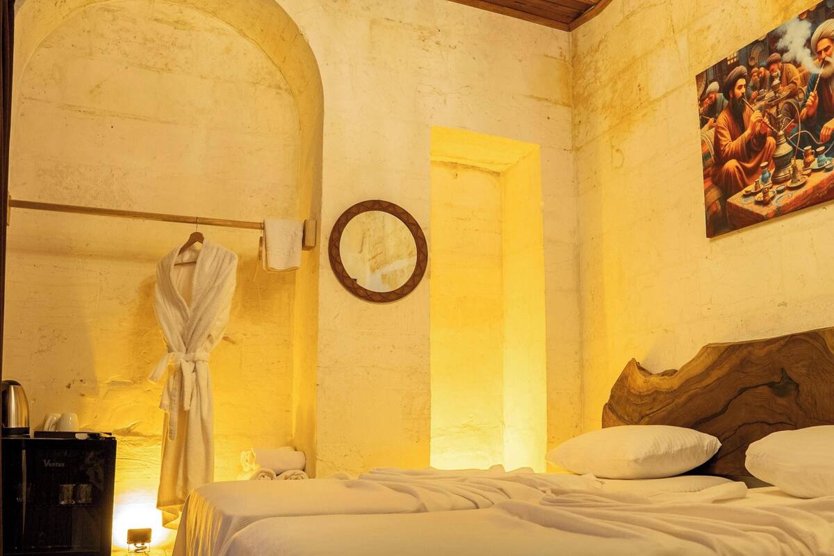 Comfort Twin Room | Egyptian cotton sheets, premium bedding, minibar (free items), desk