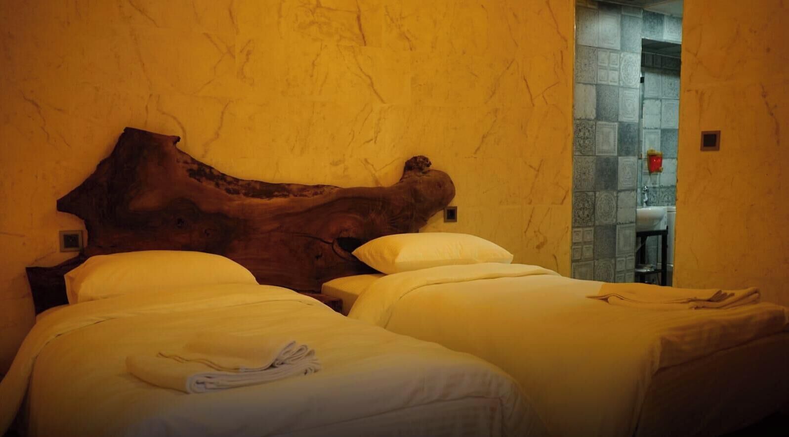 Egyptian cotton sheets, premium bedding, free minibar, desk