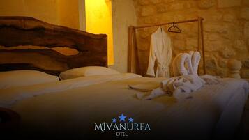 Egyptian cotton sheets, premium bedding, free minibar, desk