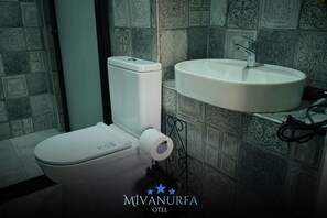 Rainfall showerhead, free toiletries, hair dryer, slippers - MivanUrfa Otel  (Şanlıurfa)