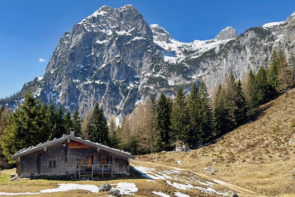 Exterior - Welcome to the non-smoking boutique apartment "Kleiner Watzmann" - your alpine retreat. (Schönau am Königssee)