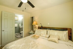 Casa, patio, vista al jardín