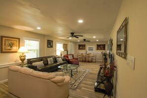 House, Patio, Garden View | Living area - Jasper Sunshine Getaway (Jasper)