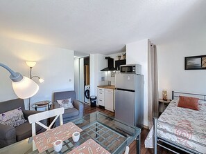 Interior - Bright studio with balcony - 2 guests (Lamalou-les-Bains)