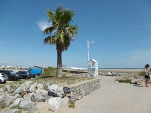 Property grounds - Air-conditioned apartment, parking - 4 guests near the port (Gruissan)