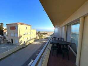 Outdoor dining - Beachfront apartment, parking - 4 guests (Argelès-sur-Mer)