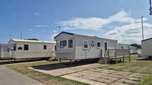 Exterior - Seaside Caravan in Leisure Park with WiFi & Parking - decking 2 bedrooms (Rhyl)