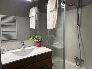Bathroom - Quiet apartment, sea view - 4 guests (Saint-Aygulf)