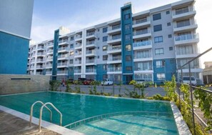 Outdoor pool - A studio BnB with a view of Nairobi National Park and SGR (Nairobi)