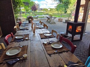 Outdoor dining - Vrbo Property (Diever)