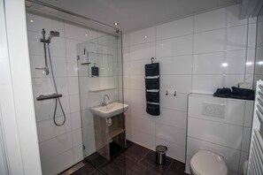 Bathroom - Vrbo Property (Diever)