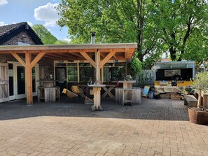 Outdoor dining - Vrbo Property (Diever)