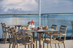 Outdoor dining - WAVESIDE HOTEL (Ordu)