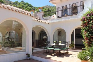 Outdoor dining - Seven bedroom villa in Ojen near Marbella (Ojen)