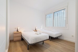 2 chambres, fer et planche à repasser, draps fournis