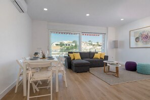 Living area - Luxury apartment with terrace facing the sea (El Puerto de Santa María)