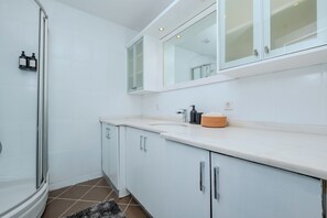 Bathroom - Best View & Best Location - 3BR 2BA Central Beyoglu Apartment (İstanbul)