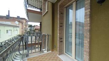 Appartement, 1 slaapkamer, balkon, uitzicht op de stad | Balkon