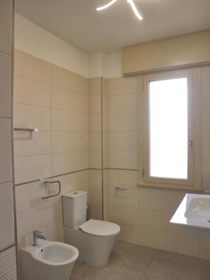 Bathroom - Cozy Central Flat 150mt From the Beach (Lignano Sabbiadoro)