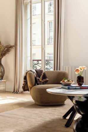 TV, offices - Marais Gem 2BR 6P Paris Stay (Paris)