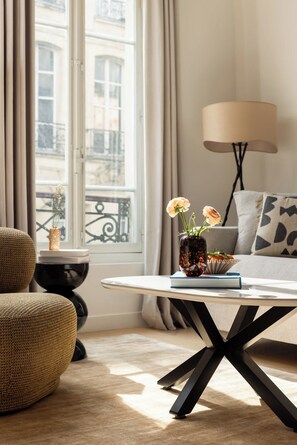 TV, offices - Marais Gem 2BR 6P Paris Stay (Paris)