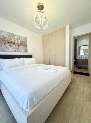 Iron/ironing board, Internet, bed sheets - Modern 1-Bedroom Apartment with National Park Views & Sunset Scenery (Nairobi)