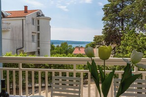 Property grounds - Spacious apartment with three bedrooms, sea view and terrace (Dramalj)