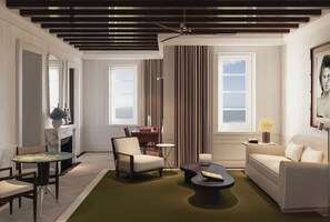 Premium Room | Minibar, in-room safe, desk, laptop workspace