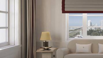 Deluxe Suite | Living area