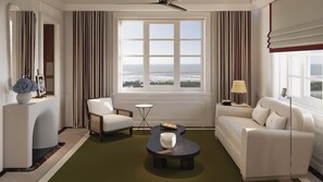 Deluxe Suite | Living area