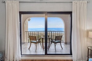 Interior - Oceanfront Turtle Dunes 5th Floor RENOVATED - Private Balcony - Beach & Pool! (Fernandina Beach)