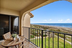 Outdoor dining - Oceanfront Turtle Dunes 5th Floor RENOVATED -Private Balcony - Beach & Pool! (Fernandina Beach)