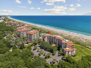 A coastal hotel complex with multiple buildings, a beach, and a clear view of the ocean. - Oceanfront Turtle Dunes 5th Floor RENOVATED - Private Balcony - Beach & Pool! (Fernandina Beach)