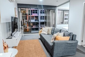 Living area - Upper West Side Spencer Heights 2BR 1Car (Melbourne)