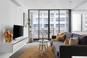 Living area - Upper West Side Spencer Heights 2BR 1Car (Melbourne)