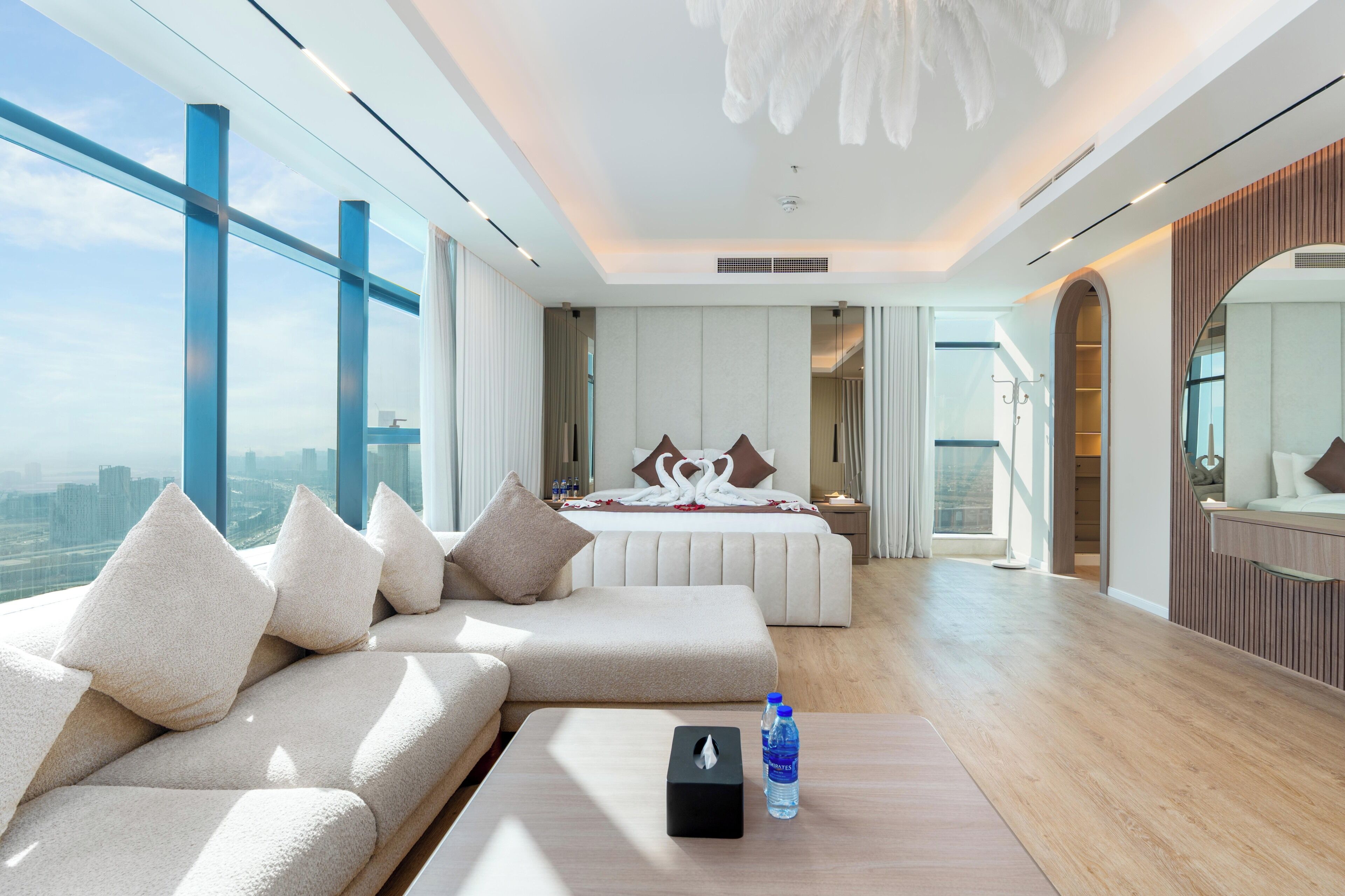 Tabla de planchar con plancha, wifi gratis y ropa de cama 