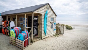 House - Chic Harbour Retreat for 10 With Pool (Chichester)