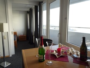 Interior - Apartment 'Nordseeblick' with Sea View, Pool and Balcony (Bremerhaven)