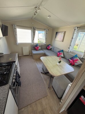 Living area - Seaside Caravan in a Leisure Park with WiFi & Parking - 3 bedrooms (Rhyl)