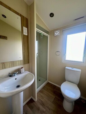 Bathroom - Seaside Caravan in a Leisure Park with WiFi & Parking - 3 bedrooms (Rhyl)