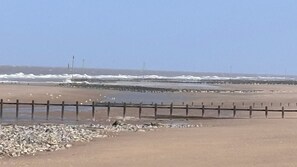 Beach - Seaside Caravan in a Leisure Park with WiFi & Parking - 3 bedrooms (Rhyl)