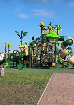 Children’s area - Seaside Caravan in a Leisure Park with WiFi & Parking - 3 bedrooms (Rhyl)