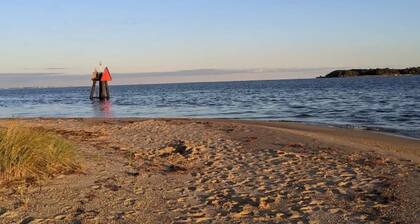 Lusby 4BD Family Home With Private Beach Access