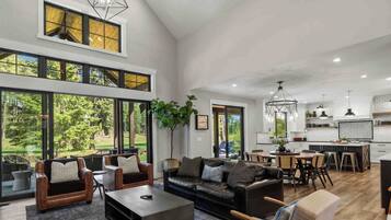 Smart TV, fireplace, ping pong, books